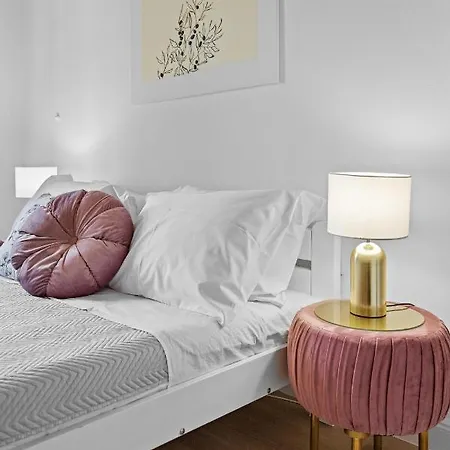 White Imperial Apartment *