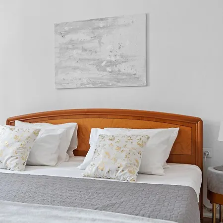 White Imperial Пула