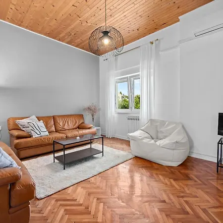 White Imperial Apartment