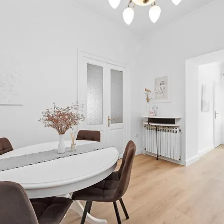 アパート White Imperial