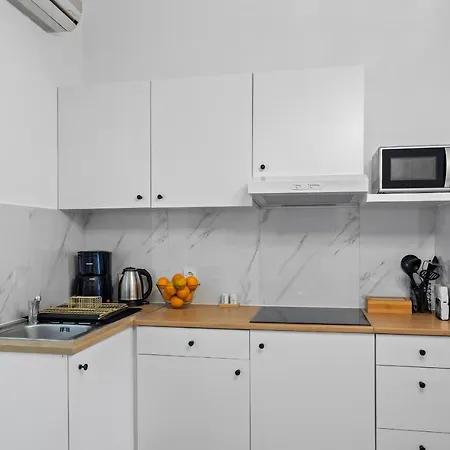 White Imperial Apartment *