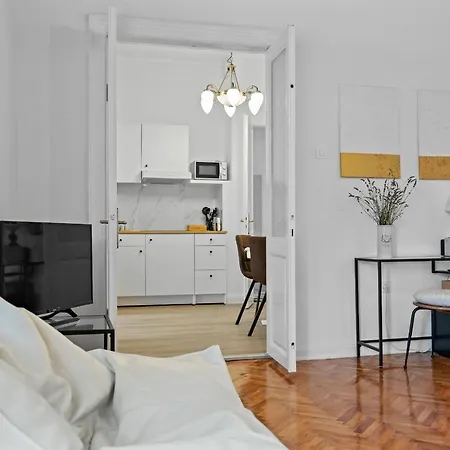 Apartment White Imperial