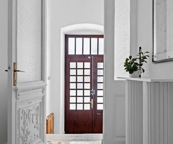 White Imperial Appartement