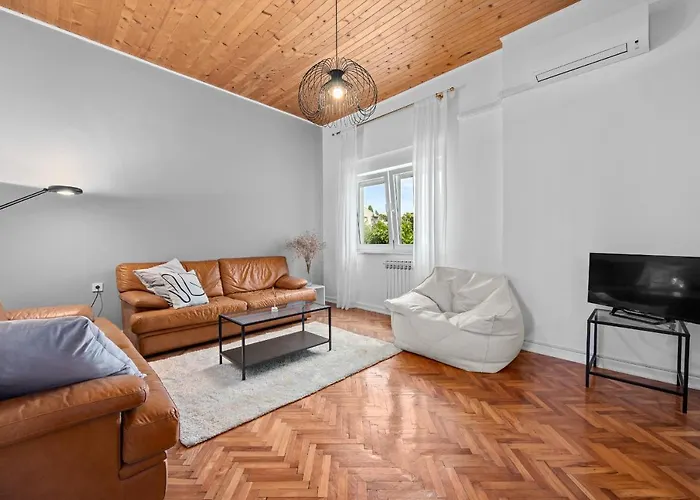 White Imperial Appartement