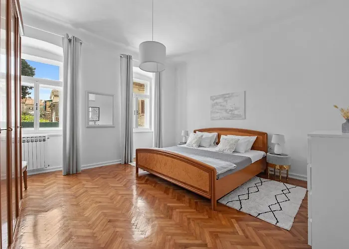 White Imperial Appartement *