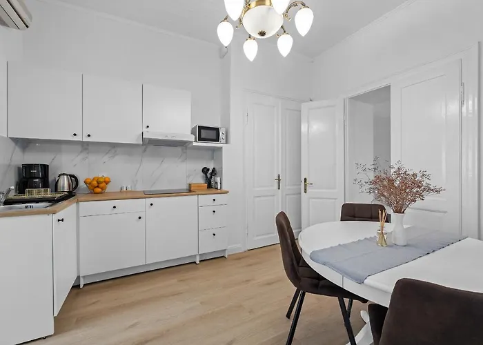 White Imperial Appartement